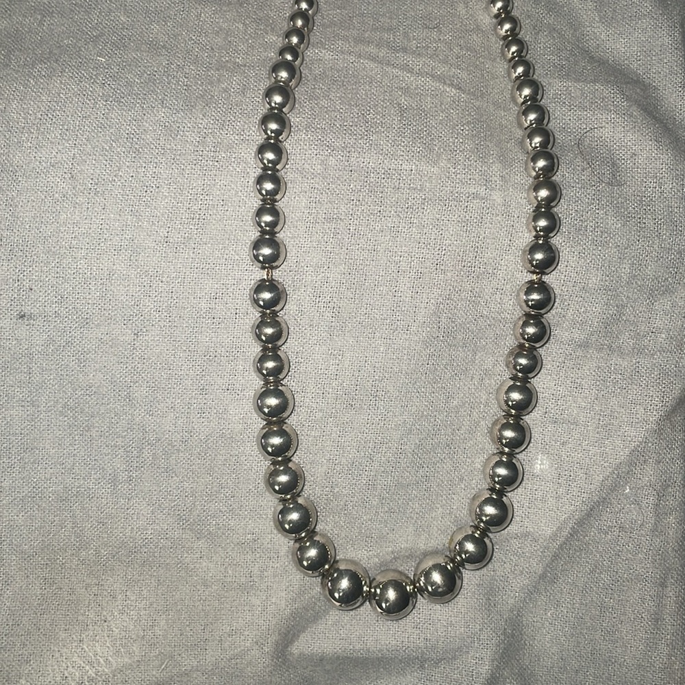 Authentic Tiffany and Co graduating 925 sterling necklace 16”